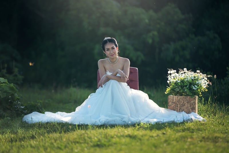 Guest in a Garden Wedding Outfit